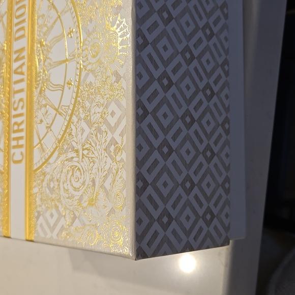 New never used Christian Dior Decorative Box - Gold and White gift box - Picture 3 of 8